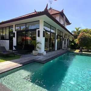 https://villa-surga.ubudhotelsnow.com