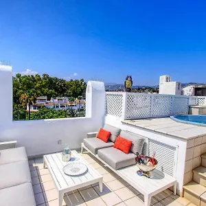 https://1080-beachfront-penthouse-3-floors-jacuzzi-2-pools-wifi.1costadelsol.com